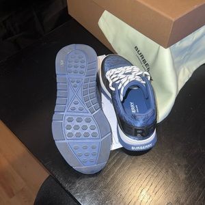 TODDLER BOYS Size 11.5 BURBERRY SNEAKERS